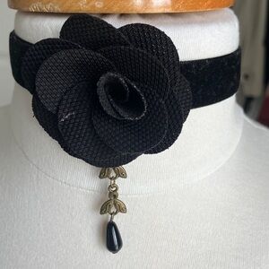 Elegant Black Rose Choker Necklace